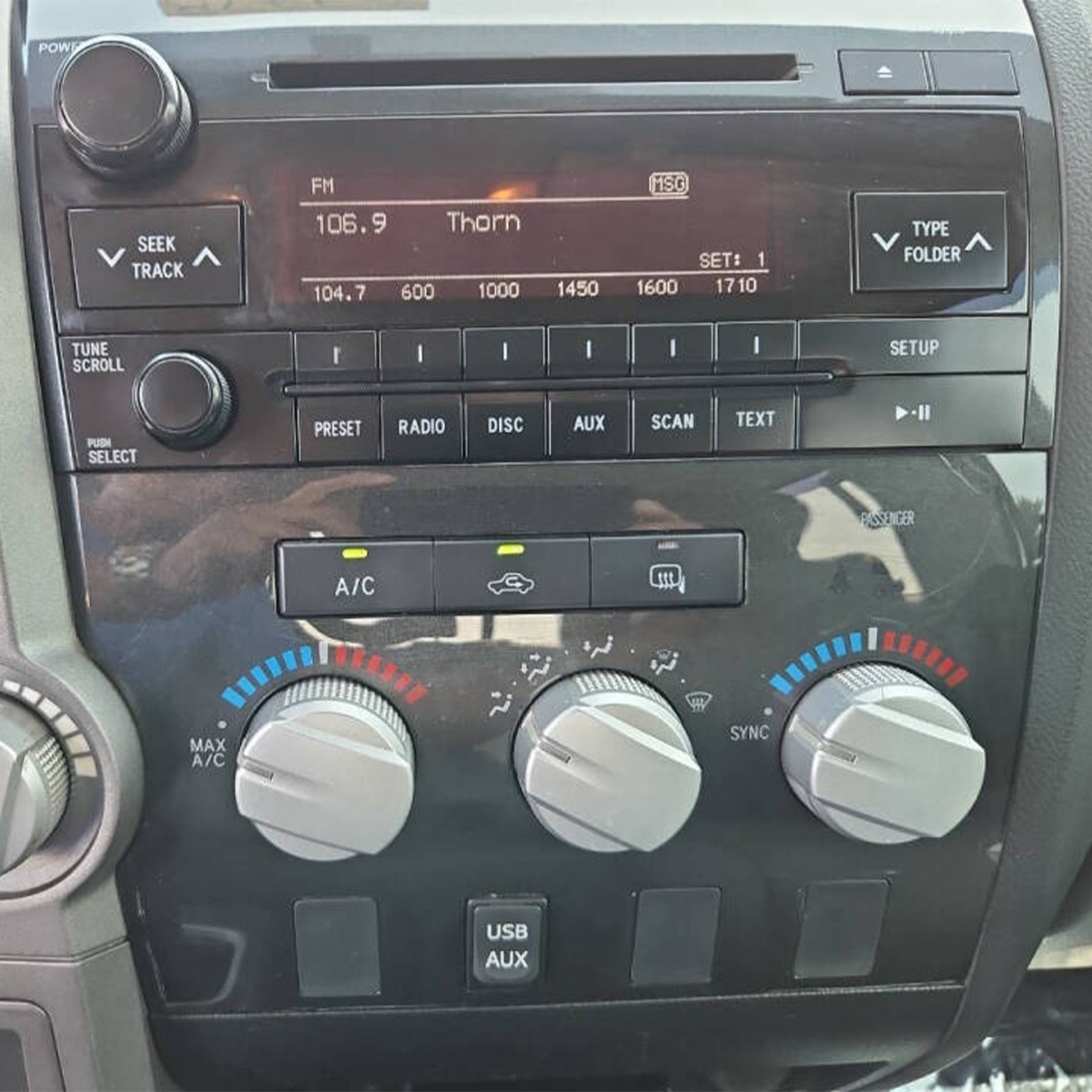 2010-2013 Toyota Tundra radio Receiver